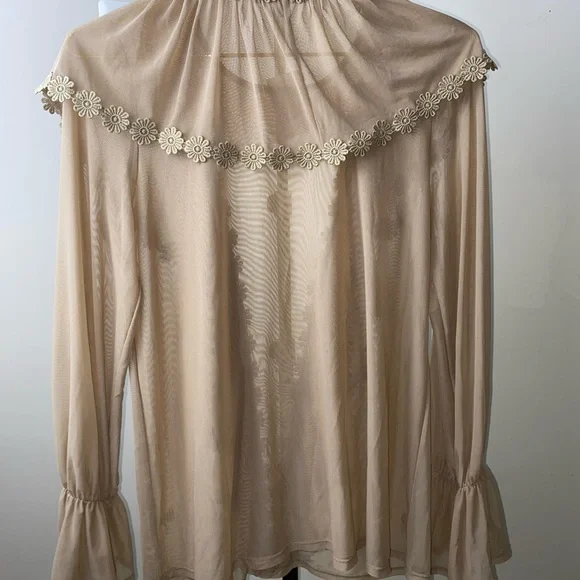 Elegant Beige Floral Trim Women's Top - Picture 2 of 3